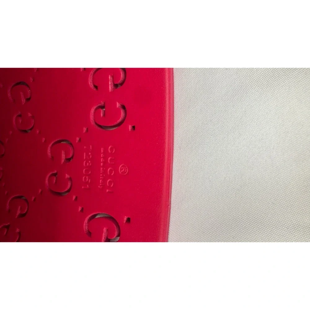 Gucci GG Perforated Rubber Bucket Bag Pink Tote Handbag 723051 Made in Italy